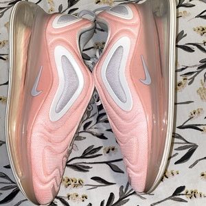 Women’s size 11 Nike AirMax 720 ‘Peach’